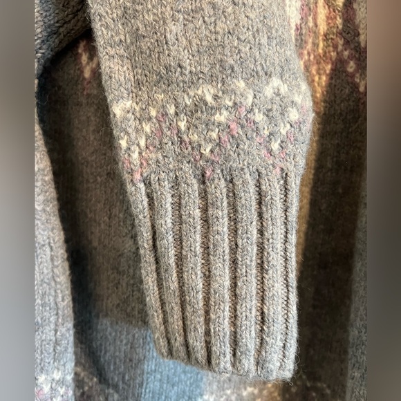 NWT🩶🩷 SUPER SOFT New - Fair Isle Style - Gray w Pink & White Design- Mock Neck - Picture 6 of 8